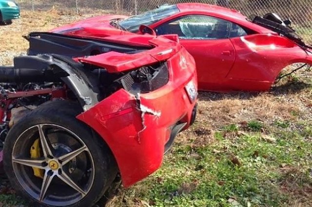 Ferrari 458 Italia след удар с 225 км/час