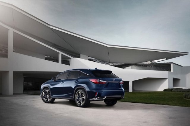 Най-популярният Lexus смени поколенията