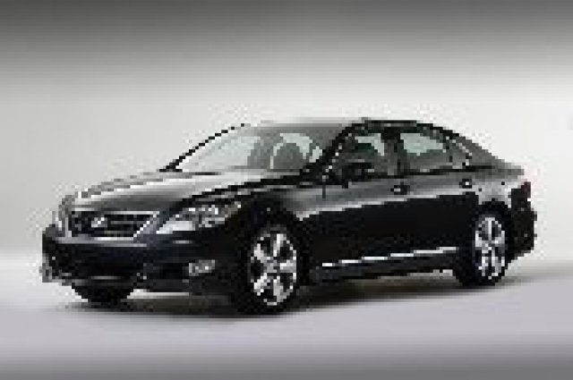 Това е Lexus LS 460 модел 2011