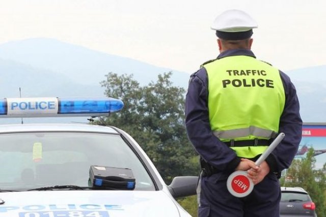 КАТ вече ще връчва глобите на пътя