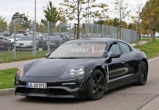 Серийният електромобил на Porsche се появи без камуфлаж