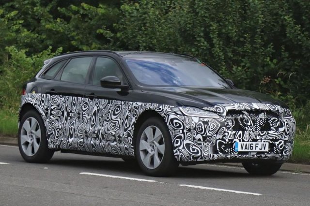 Jaguar тества малък кросовър