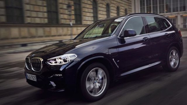 BMW X3 стана хибрид с разход 2,4 л/100 км