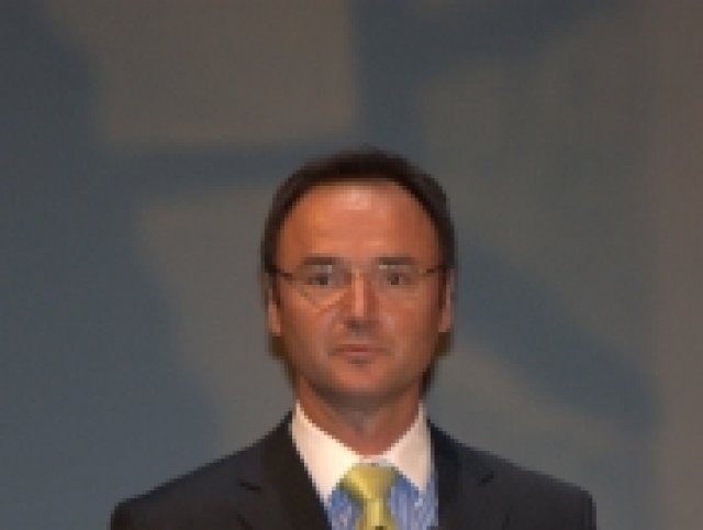 Каква да е причината, при еднакви нови автомобили, клиентът да си купи екологично чистия?