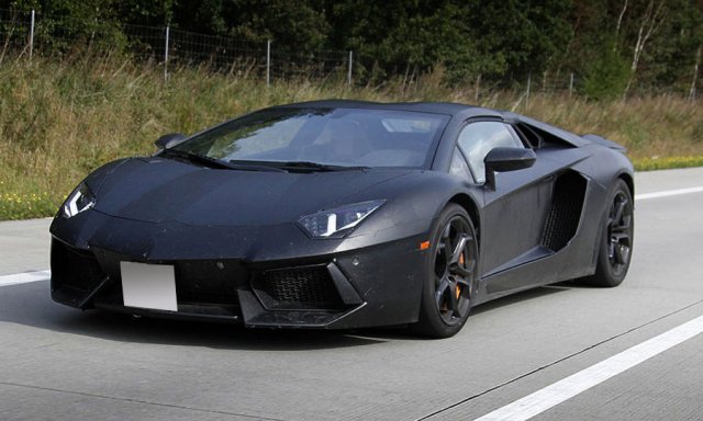 Обновеният Lamborghini Aventador бе хванат на тестове