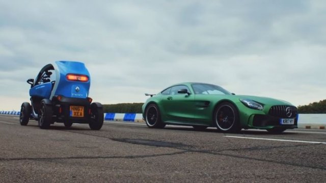 Кой е по-бърз: Renault Twizy или Mercedes-AMG GT R? (ВИДЕО)