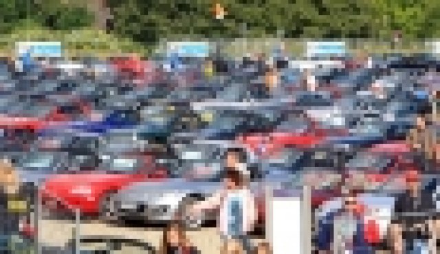 Mazda събра в Есен 459 броя от роудстера МХ-5