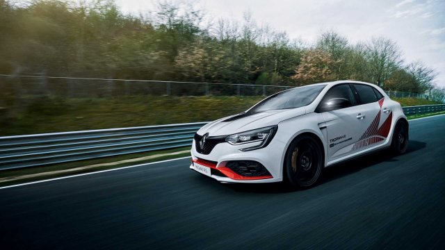 Renault Megane R.S. Trophy-R отново е кралят на 