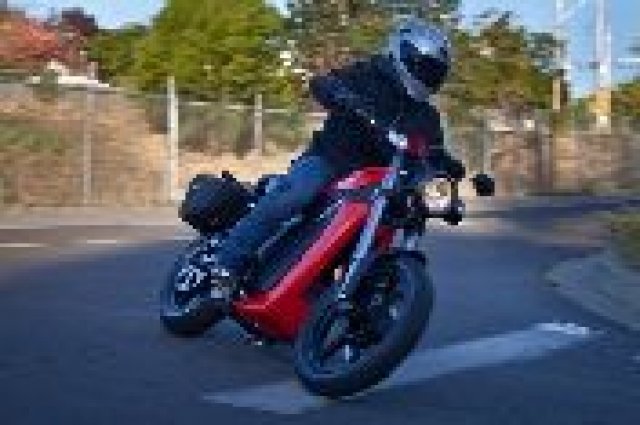 За рокери-еколози - Brammo Enertia Plus