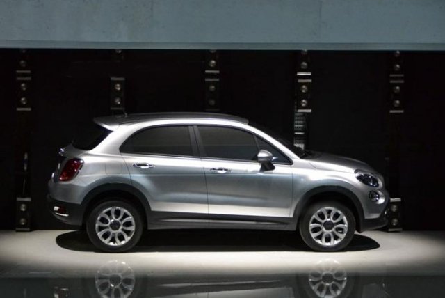 Fiat показа кросовъра 500Х