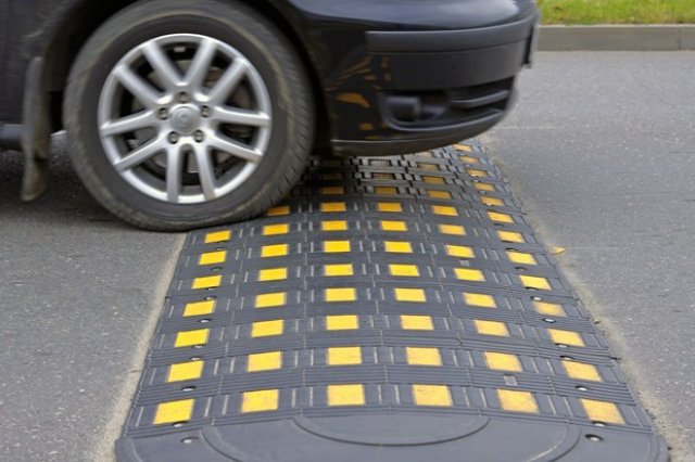 „Легналите полицаи” помагат и на лекарите