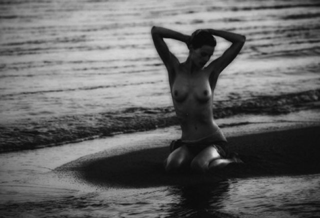 Pirelli Calendar 2012 не изневерява на традициите