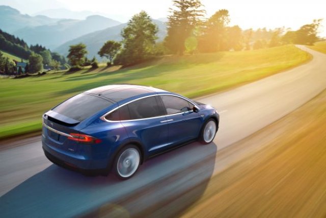 В Полша откраднаха два пъти една и съща Tesla само за ден (ВИДЕО)