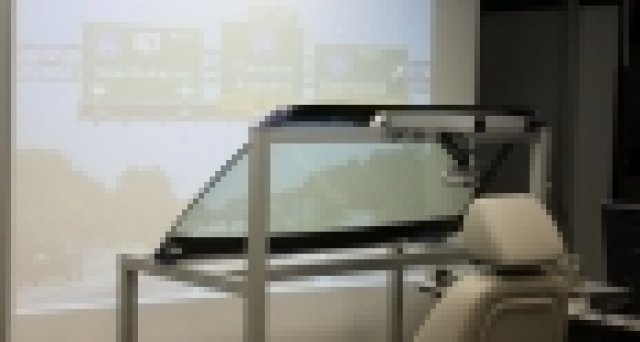 GM превръща цялото челно стъкло в дисплей