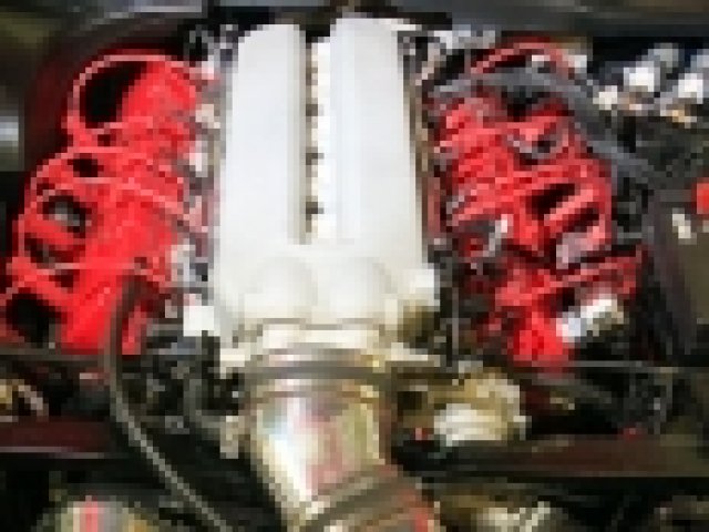 Двигател гори смес от бензин и дизел