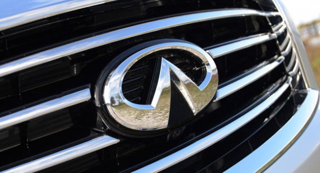 Infiniti готви спортен модел на платформата на Mercedes-Benz C-class