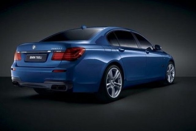 BMW 7-Series с емблемата на M GmbH