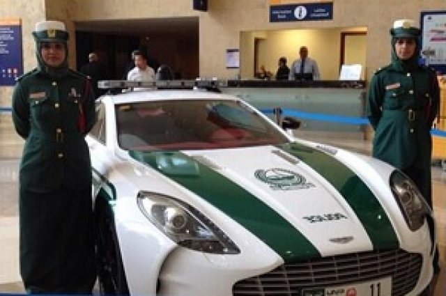 Още 3 суперколи за полицията в Дубай