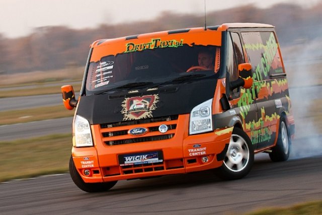 Поляк избухна с дрифт с Ford Transit (ВИДЕО)