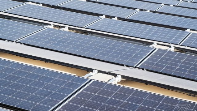 Верига супермаркети даде под съд Tesla