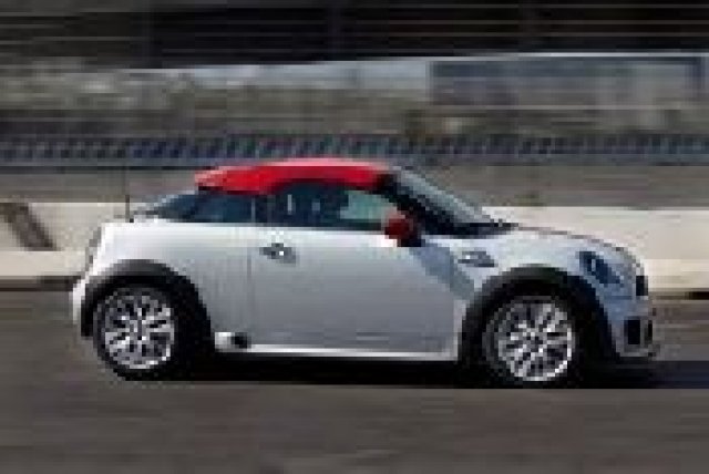 Нови снимки от купето на Mini преди Франкфурт