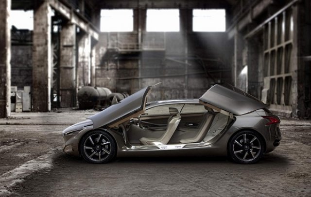 Peugeot 608 идва през 2014 г.