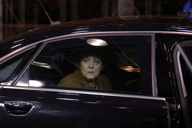 Автомобилът на Меркел катастрофира