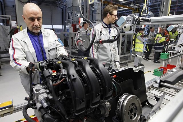 PSA търси купувач на двигатели, правени за BMW и Ford