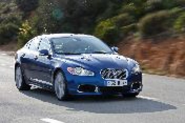 Jaguar атакува BMW 3 