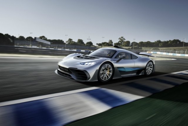 Mercedes показа Project One в движение (ВИДЕО)