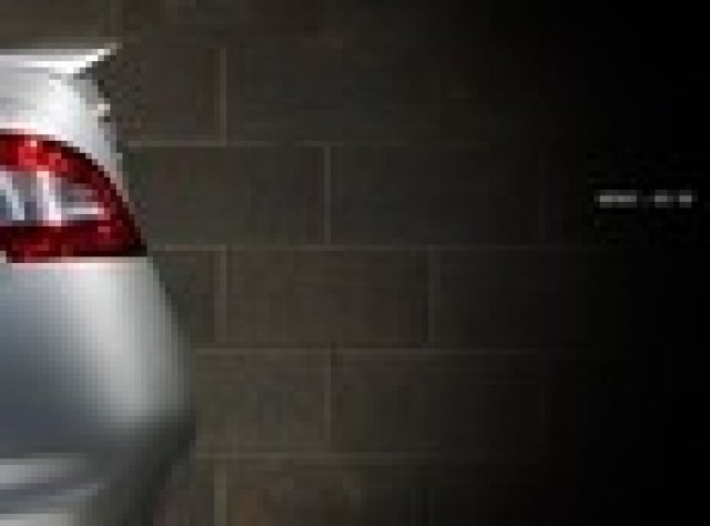 Nissan представи „тийзъри” на Maxima