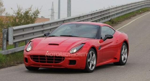 Новото Ferrari California не можа да се скрие