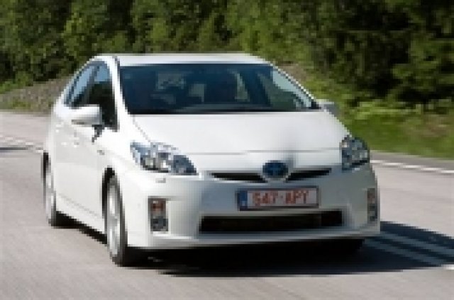 Passat 1.4 TSI EcoFuel и Toyota Prius най-икономични според ADAC