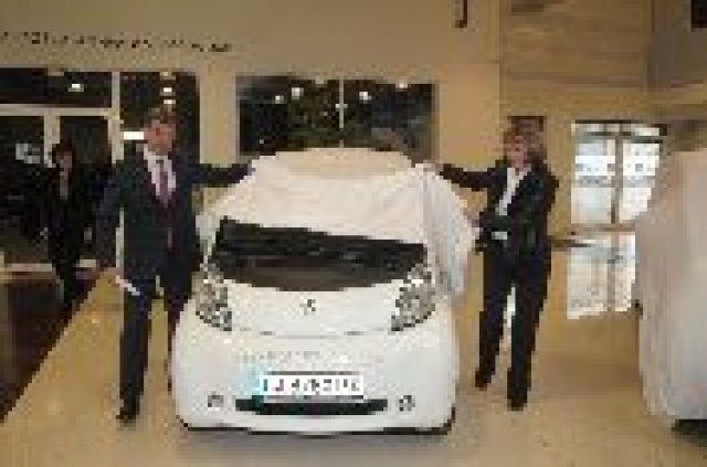 Първите електромобили тръгнаха из София