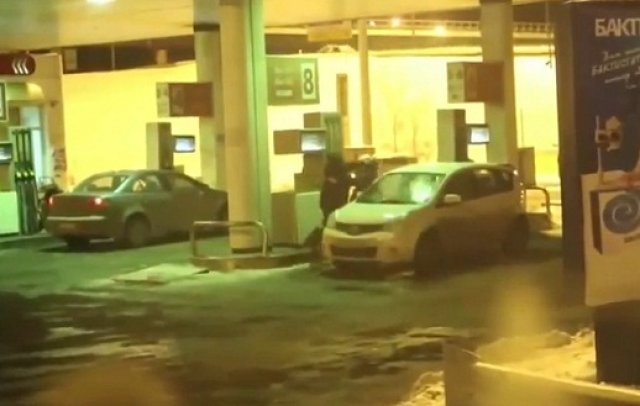 Жена си направи автомивка с бензин