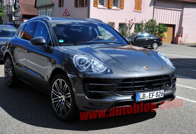 Porsche Macan се появи без камуфлаж