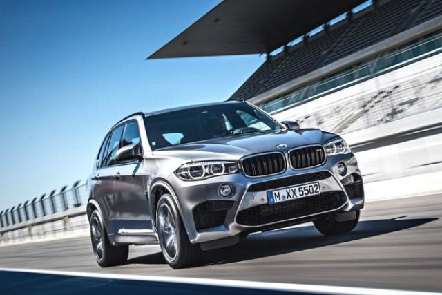 BMW X7 ще получи две версии