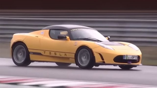 Старата Tesla Roadster спечели състезание по издържливост