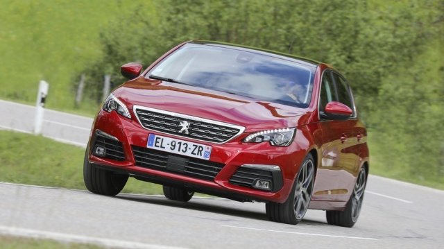 Peugeot 308 става кросоувър