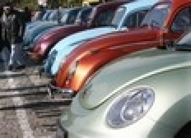 Десетки модели Volkswagen Костенурка се събраха в центъра на София