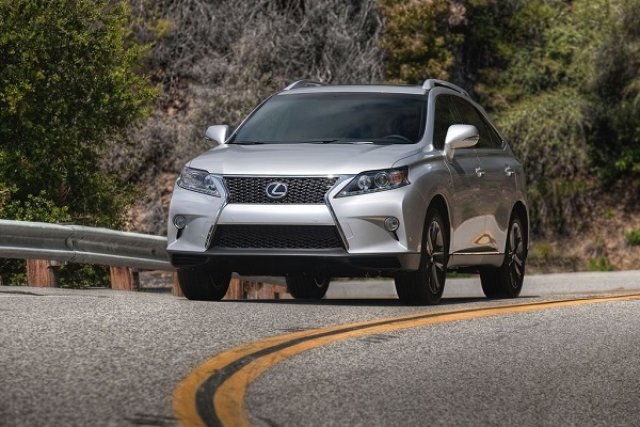 Lexus се върна в борбата за най-продаван премиум бранд в САЩ