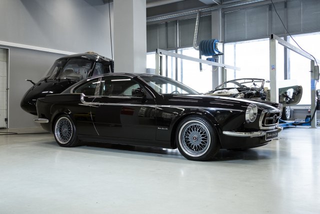 Руснак превръща BMW в ексклузивни коли в ретро-стил