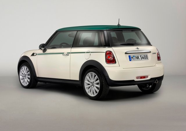 MINI представи два дизайнерски модела