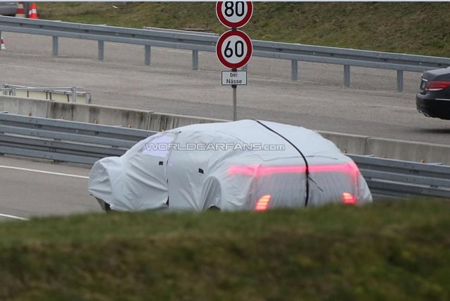 Тайнствен Mercedes-Benz хвърля ръкавицата на BMW i8
