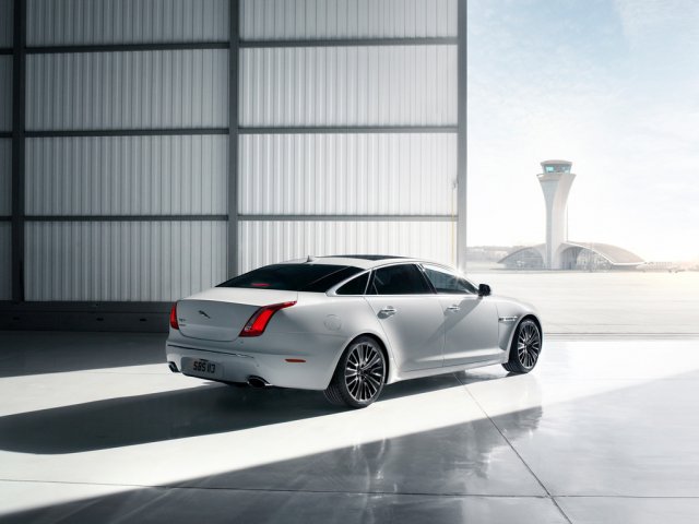 Jaguar разкри най-разкошния XJ  