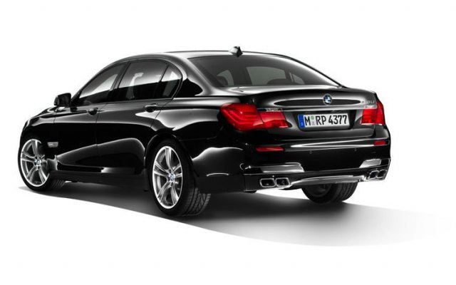 BMW M770i xDrive ще дебютира през 2014 г.