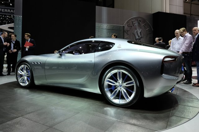 Alfa Romeo готви голям седан и купе