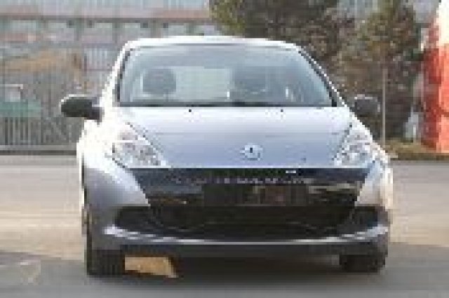 Първи шпионски снимки от Renault Clio RS
