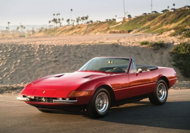 Продават на търг Ferrari, стояло скрито повече от 20 г.