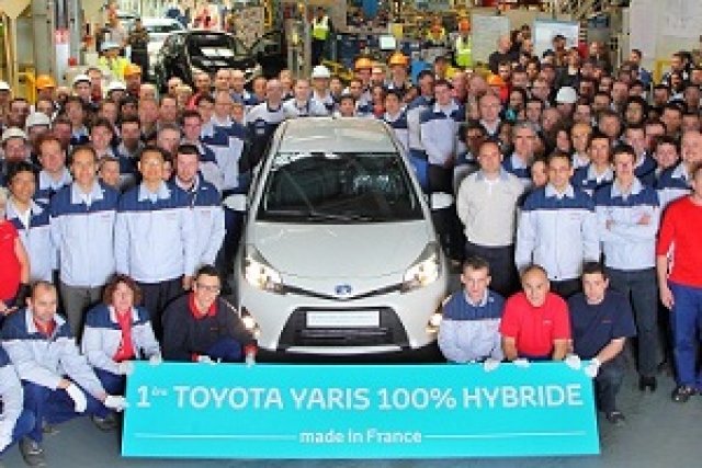 Първата Toyota Yaris Hybrid е готова